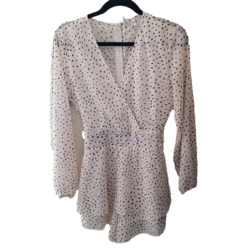 Classic  Fashion Collection Cream & Gray Long Sleeve Dressy Summer Romper Size M